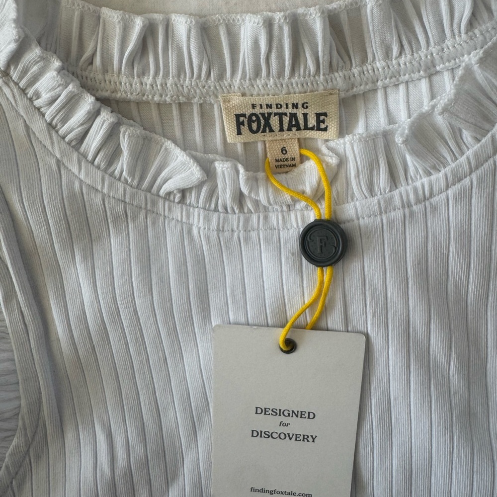 Finding Foxtale White Ribbed Ruffle Tank - Picture 3 of 4